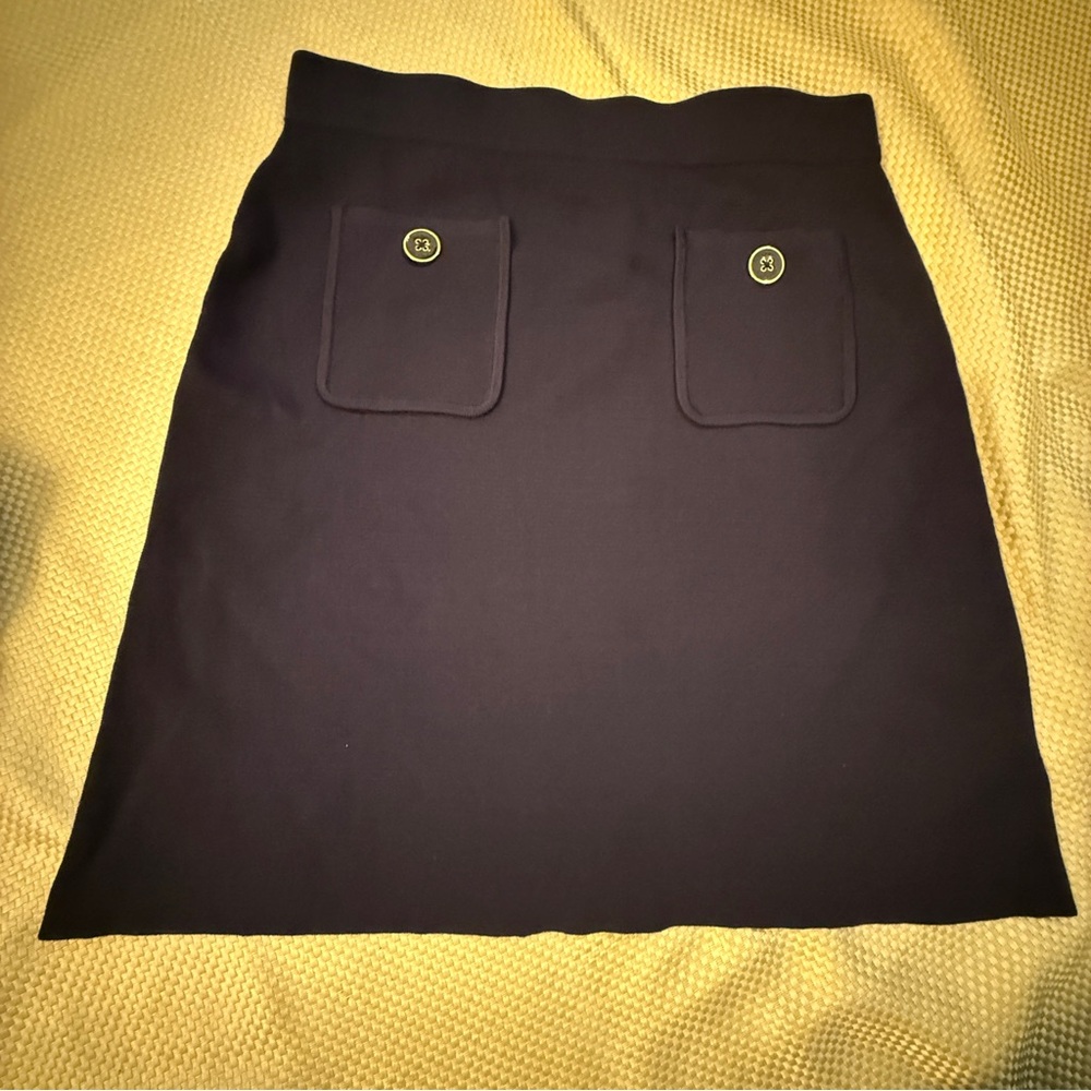 Tommy Hilfiger Elegant Navy Blue Skirt with pockets and Button Details